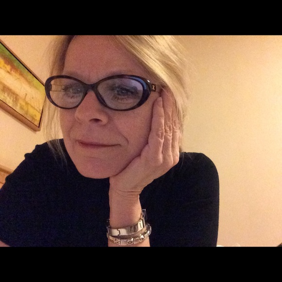 Meet your Posher, Ruth - Picture 1 of 1